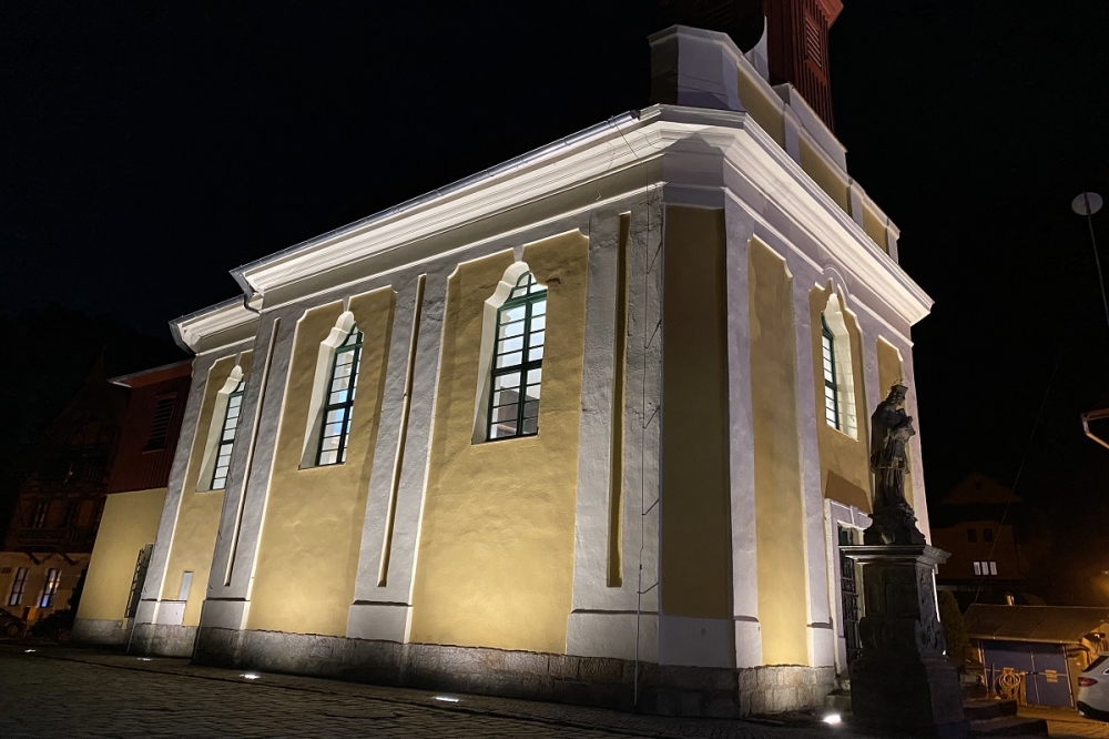 Kostel Hřensko, venkovní osvětlení