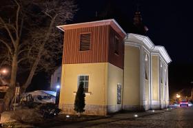 Kostel Hřensko, venkovní osvětlení
