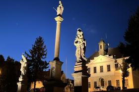 Osvětlení soch v Březně u Chomutova